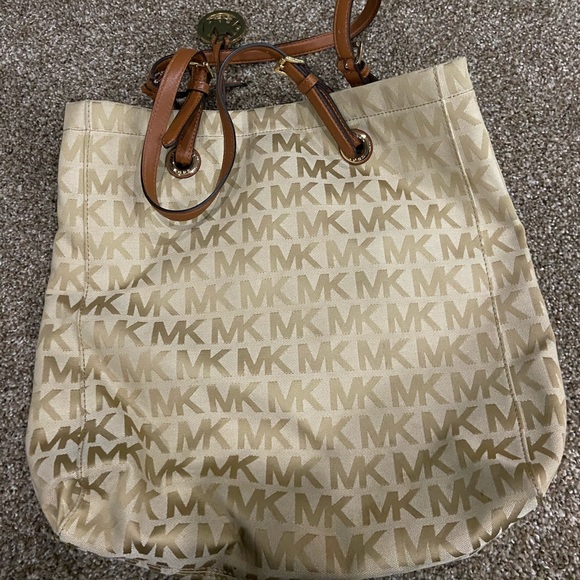 Micheal Kors tote bag - Picture 2 of 6